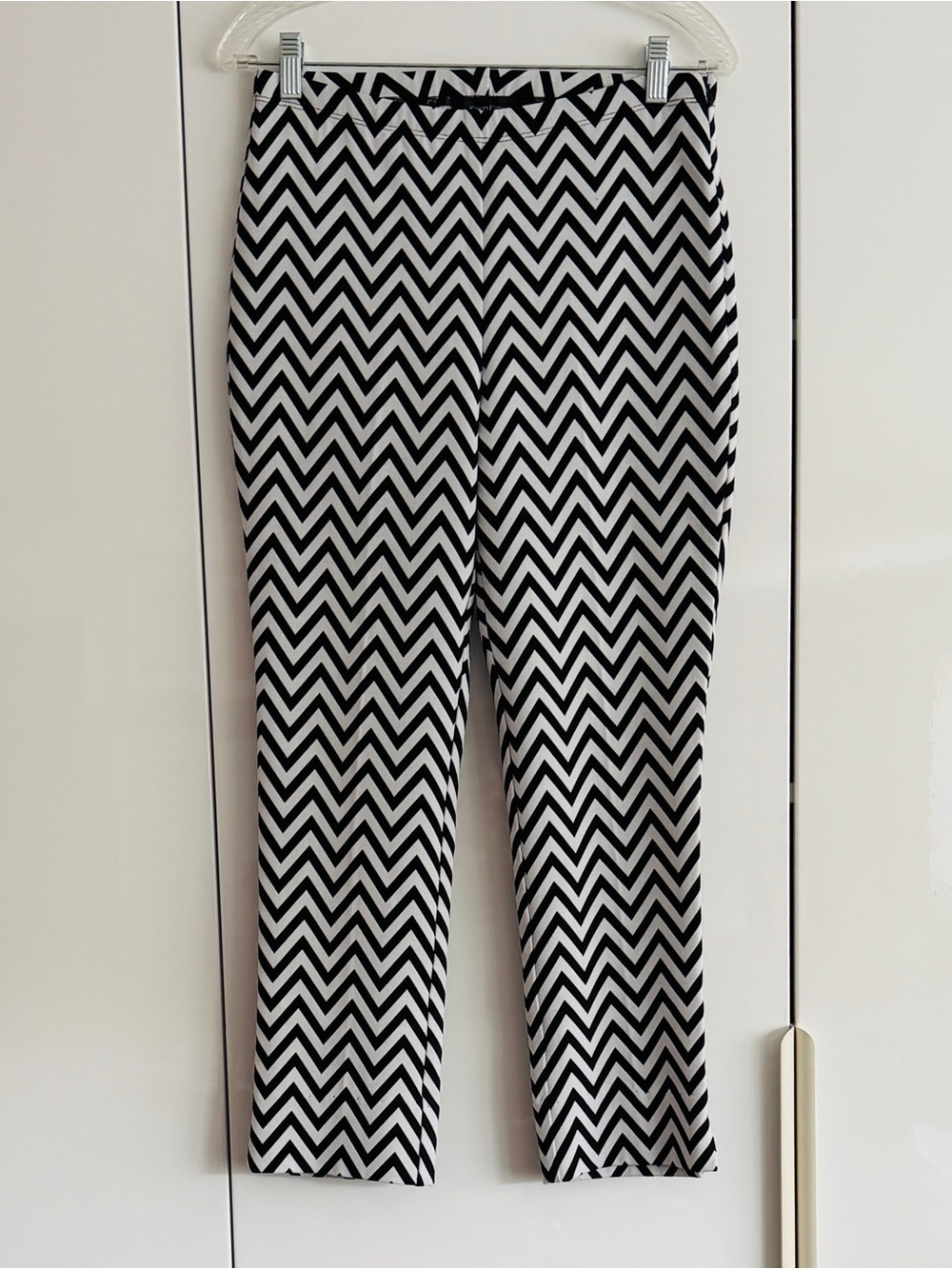Karen Kane Black and White Chevron Skinny Pants